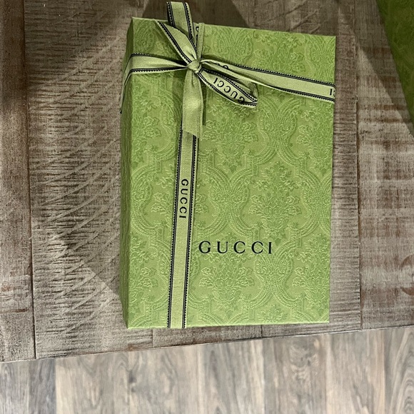 Gucci GG Marmont Matelasse Bucket Bag Mini Black Leather/Suede - Picture 9 of 9